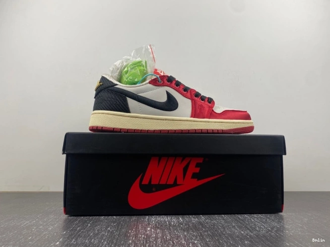 Boostmaster lin FN0432-017 OG Jordan x Air 1 Low Home Room Trophy 0821